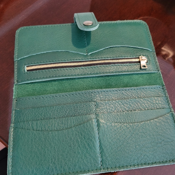Portland Leather Emerald Tote and Wallet Set - Picture 3 of 7